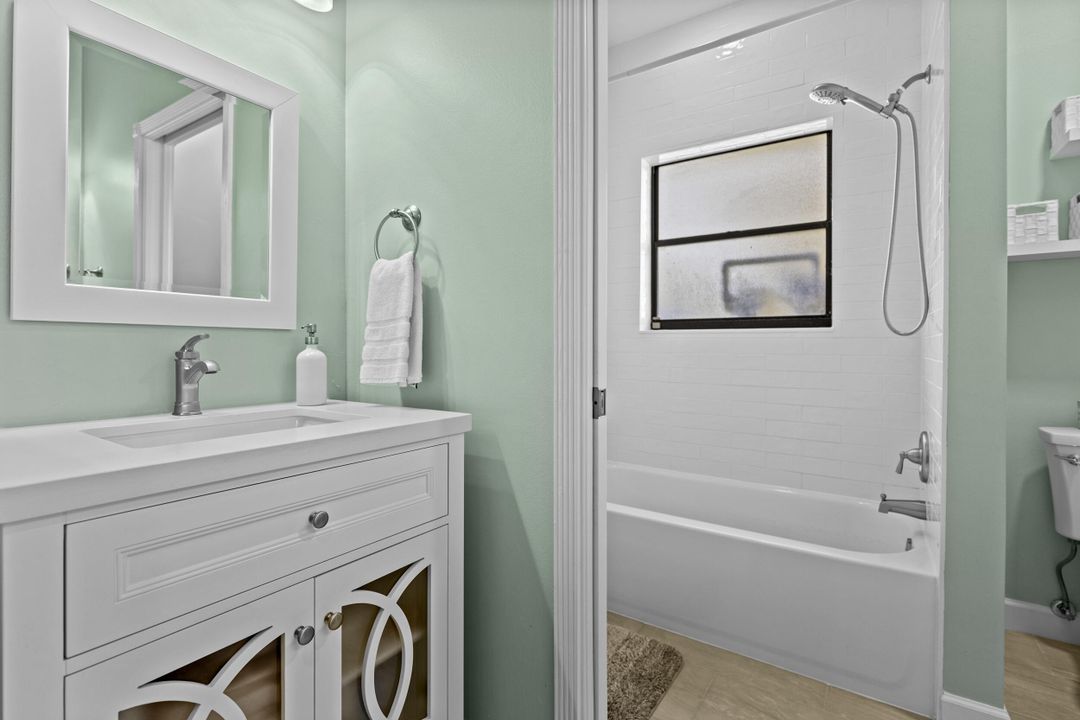 Activo con contrato: $899,999 (4 camas, 3 baños, 2649 Pies cuadrados)