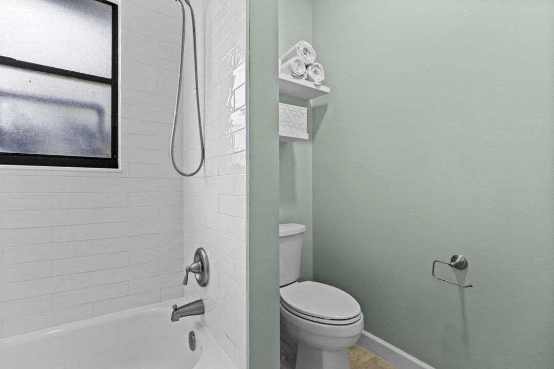 Activo con contrato: $899,999 (4 camas, 3 baños, 2649 Pies cuadrados)