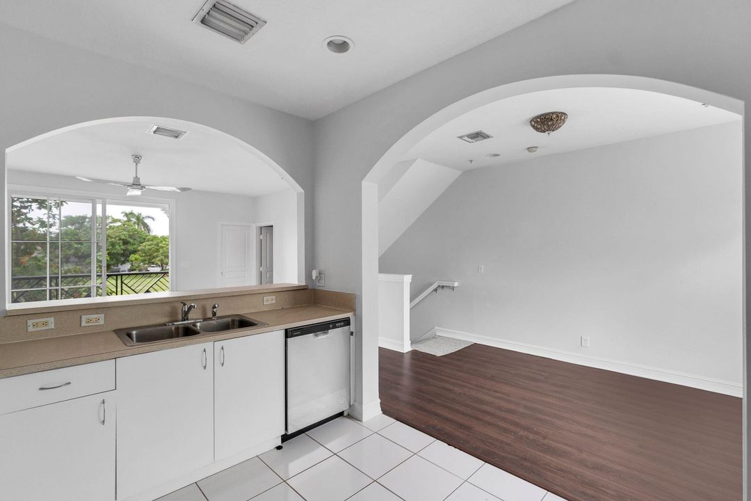 Active With Contract: $3,300 (2 beds, 2 baths, 1596 Square Feet)