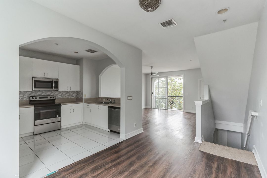 Active With Contract: $3,300 (2 beds, 2 baths, 1596 Square Feet)