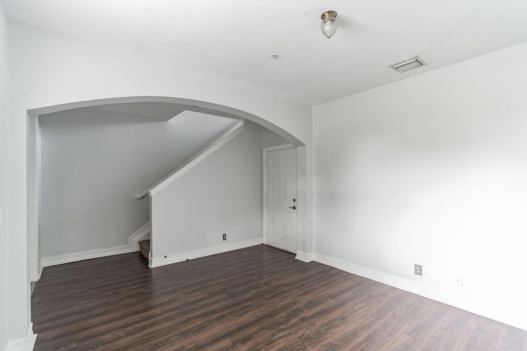 Active With Contract: $3,300 (2 beds, 2 baths, 1596 Square Feet)