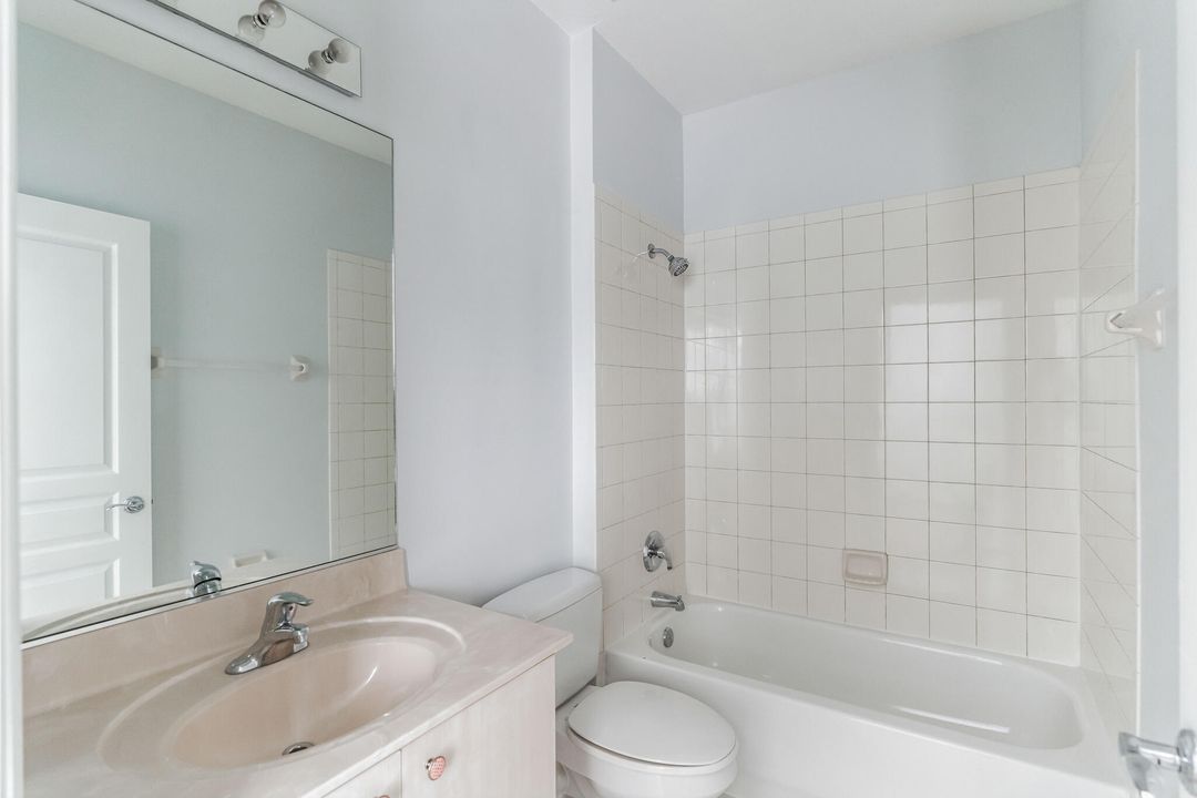 Active With Contract: $3,300 (2 beds, 2 baths, 1596 Square Feet)