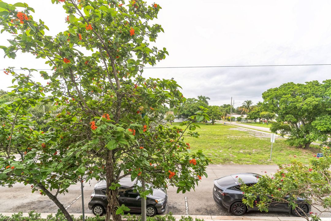 Active With Contract: $3,300 (2 beds, 2 baths, 1596 Square Feet)