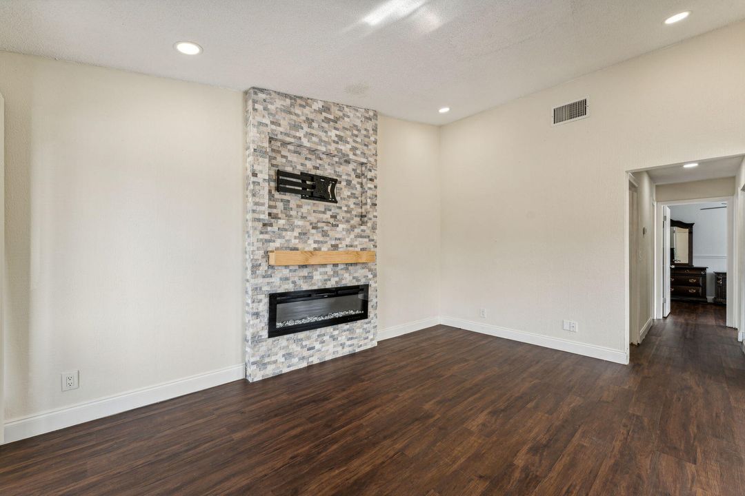 出租: $2,500 (2 贝兹, 1 浴室, 862 平方英尺)