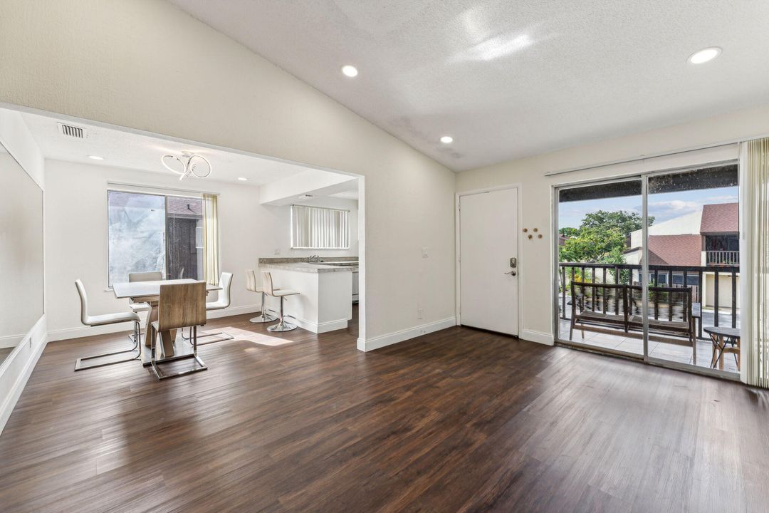 出租: $2,500 (2 贝兹, 1 浴室, 862 平方英尺)