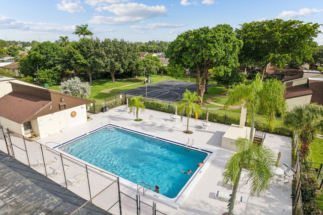 出租: $2,500 (2 贝兹, 1 浴室, 862 平方英尺)