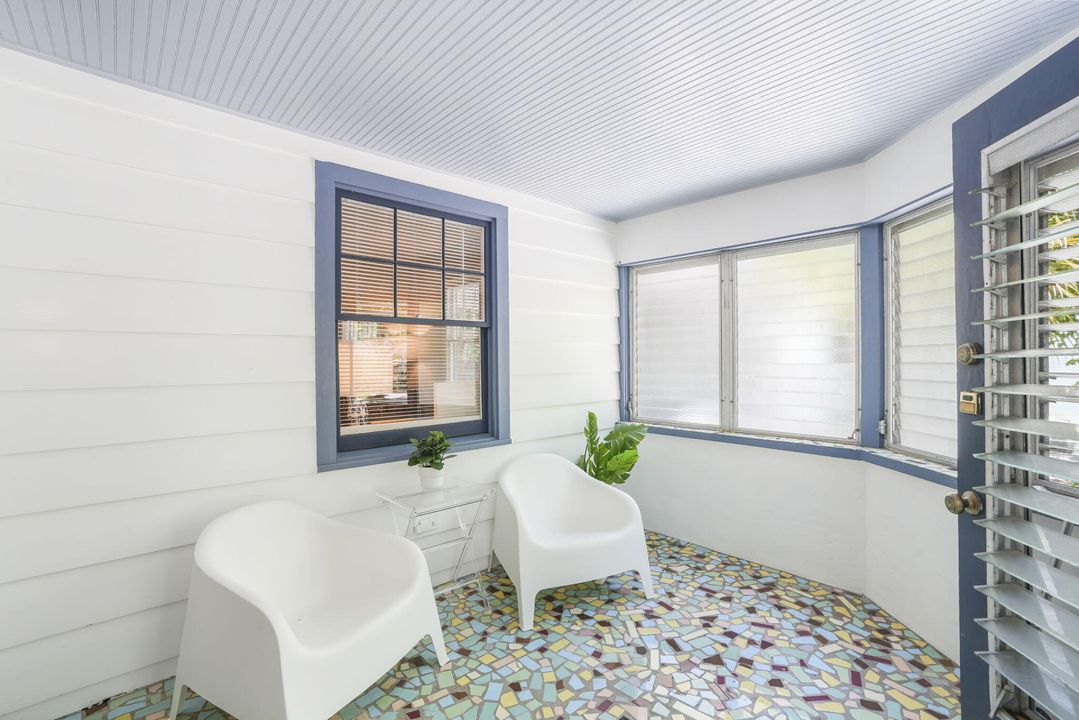 For Sale: $749,000 (2 beds, 1 baths, 1156 Square Feet)