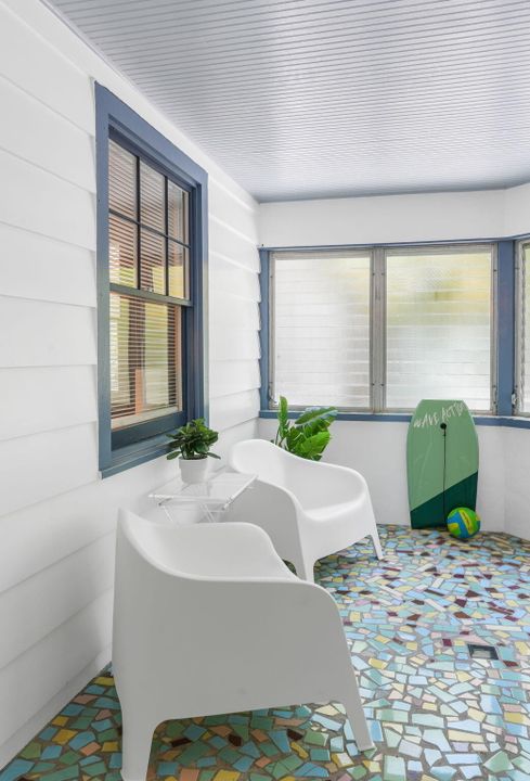 For Sale: $749,000 (2 beds, 1 baths, 1156 Square Feet)