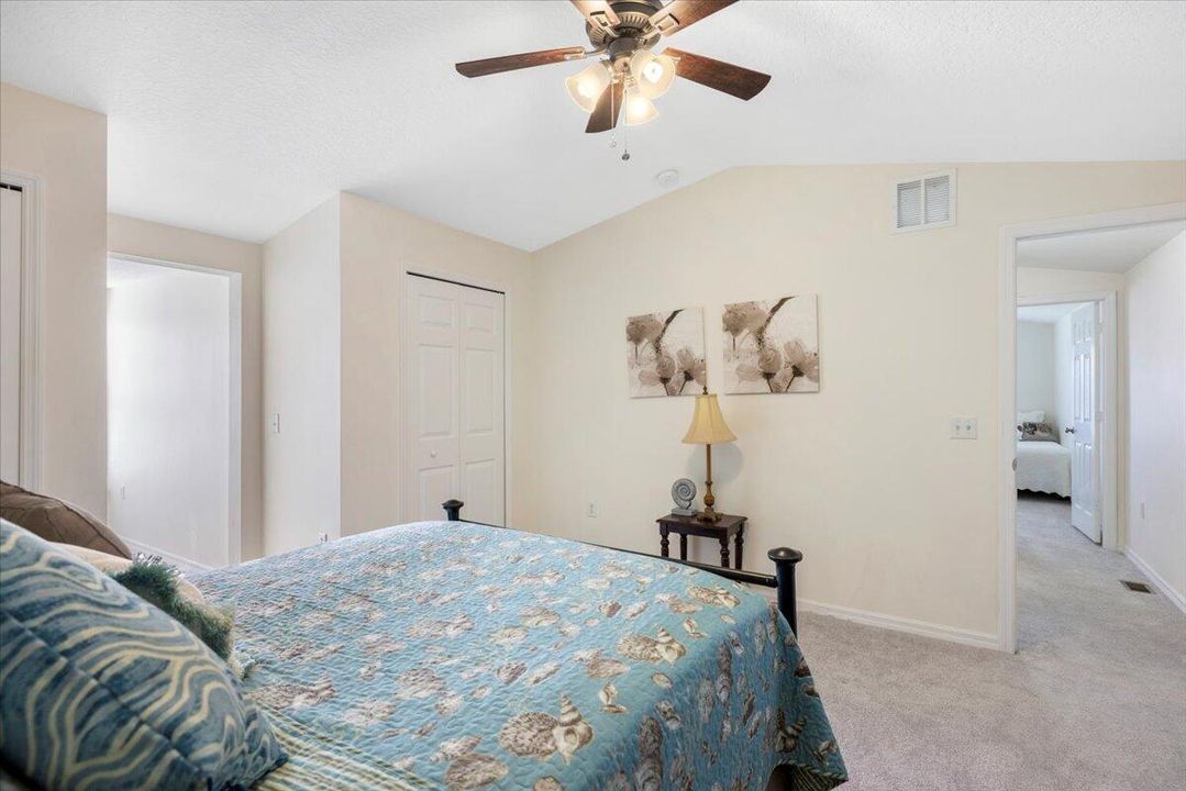 合同活跃: $310,000 (3 贝兹, 2 浴室, 1985 平方英尺)