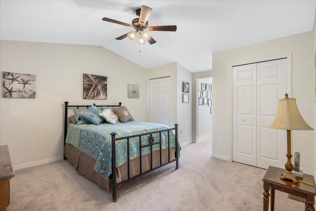 合同活跃: $310,000 (3 贝兹, 2 浴室, 1985 平方英尺)