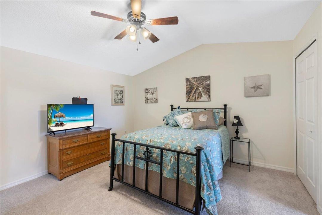 合同活跃: $310,000 (3 贝兹, 2 浴室, 1985 平方英尺)