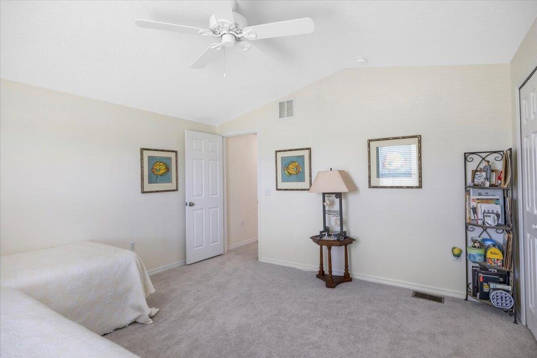 合同活跃: $310,000 (3 贝兹, 2 浴室, 1985 平方英尺)