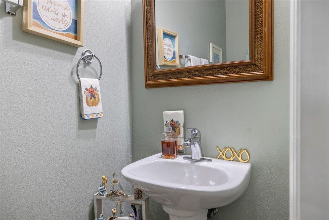 合同活跃: $310,000 (3 贝兹, 2 浴室, 1985 平方英尺)