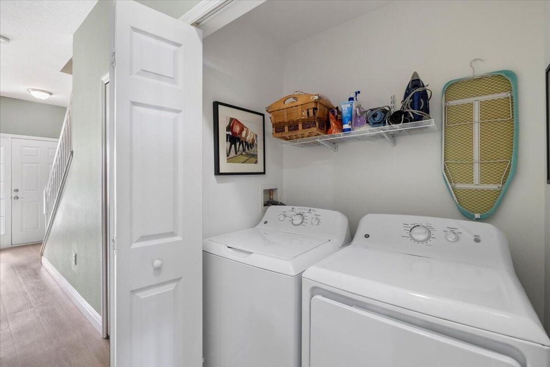 合同活跃: $310,000 (3 贝兹, 2 浴室, 1985 平方英尺)