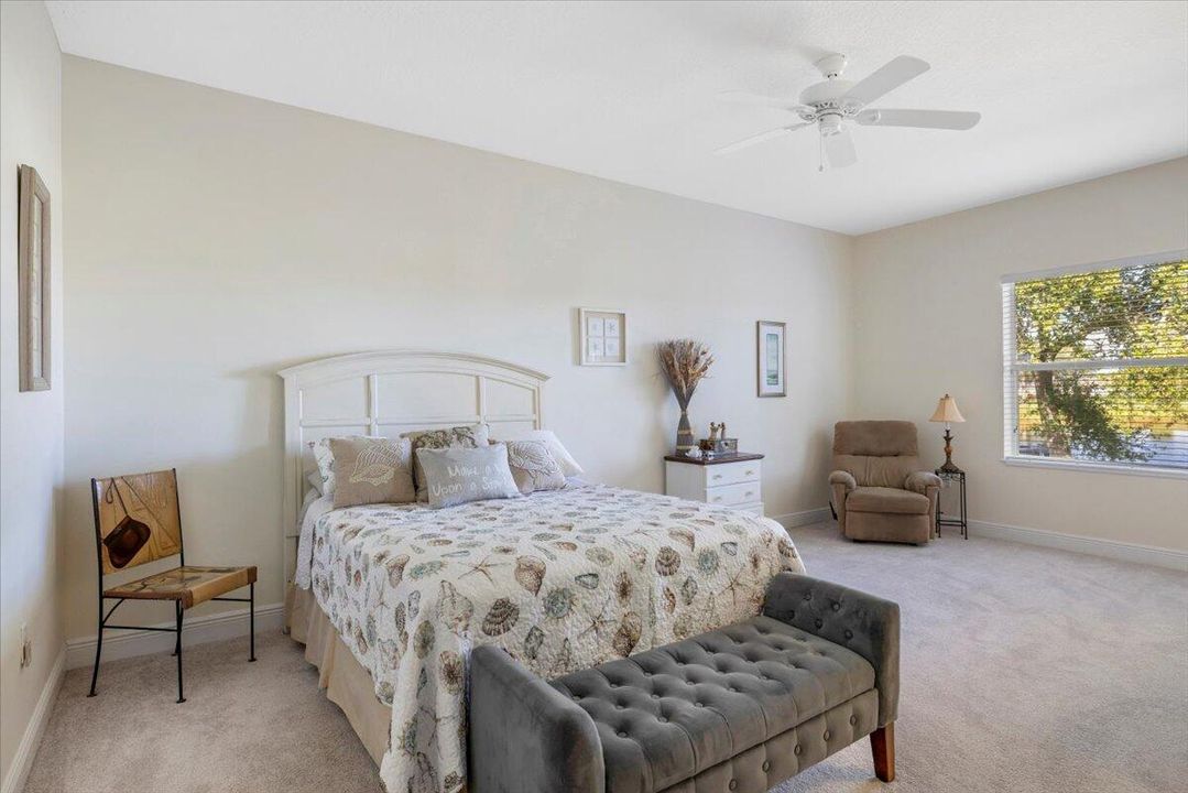 合同活跃: $310,000 (3 贝兹, 2 浴室, 1985 平方英尺)