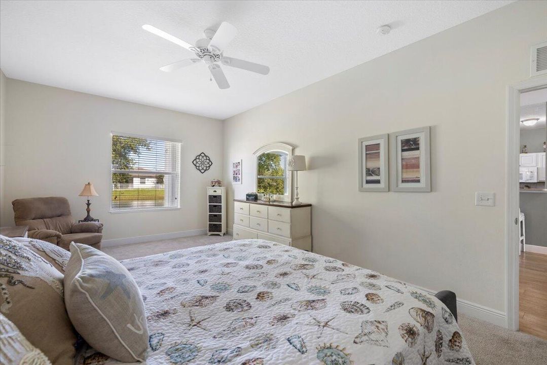 合同活跃: $310,000 (3 贝兹, 2 浴室, 1985 平方英尺)