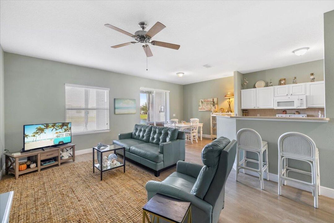 合同活跃: $310,000 (3 贝兹, 2 浴室, 1985 平方英尺)