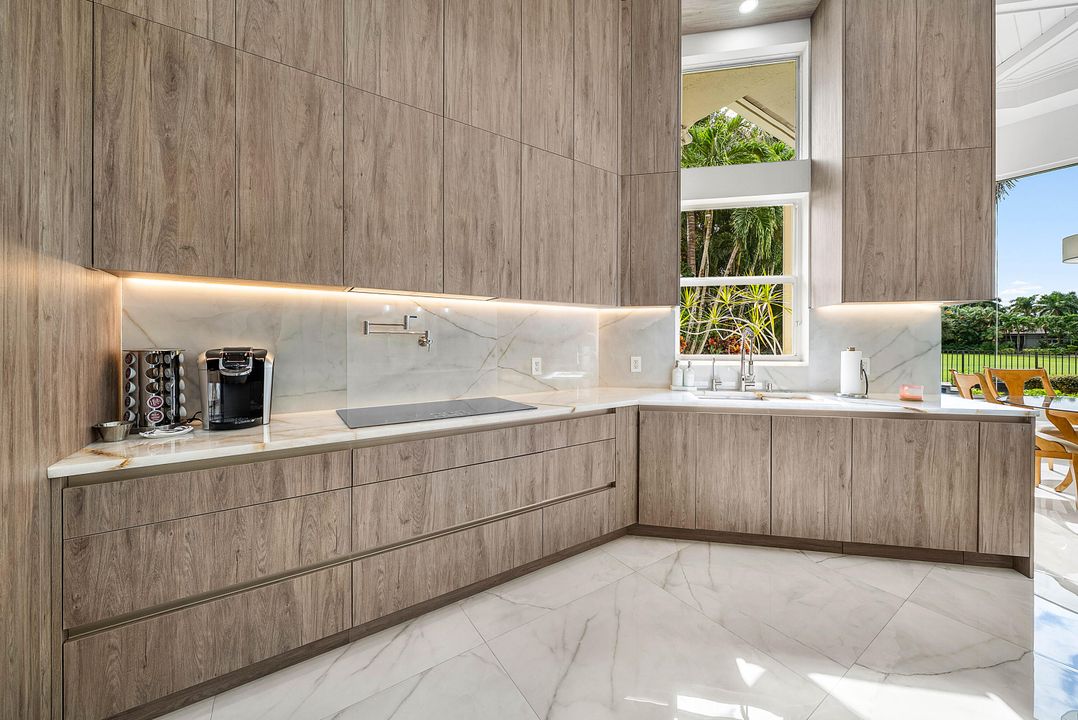 For Sale: $3,495,000 (5 beds, 5 baths, 4497 Square Feet)