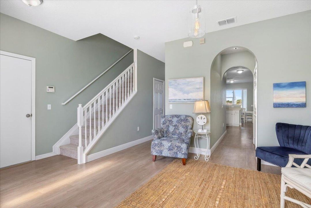 合同活跃: $310,000 (3 贝兹, 2 浴室, 1985 平方英尺)