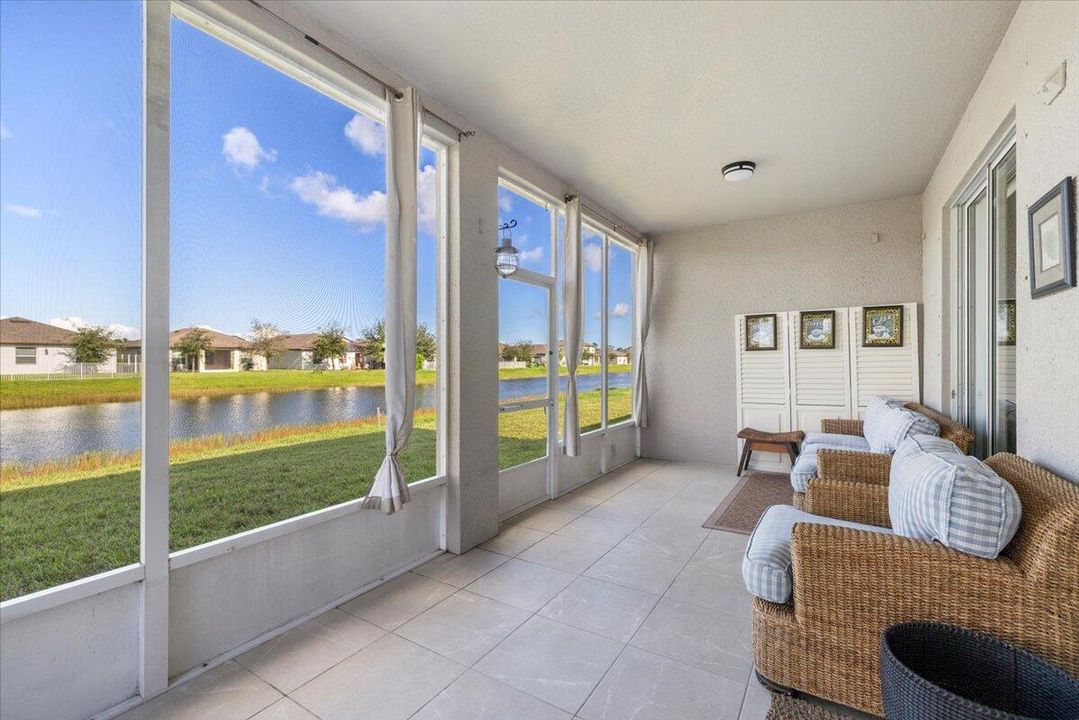 合同活跃: $310,000 (3 贝兹, 2 浴室, 1985 平方英尺)