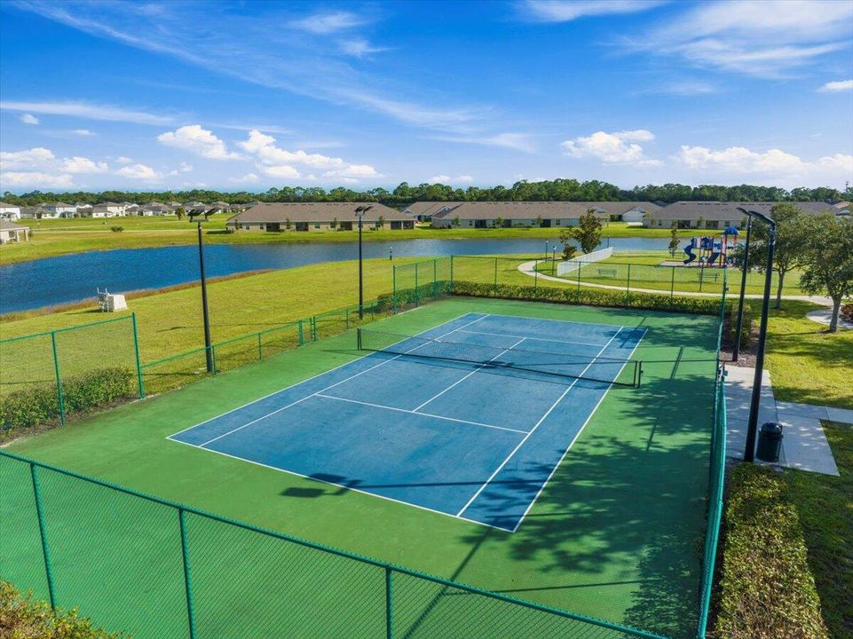 合同活跃: $310,000 (3 贝兹, 2 浴室, 1985 平方英尺)