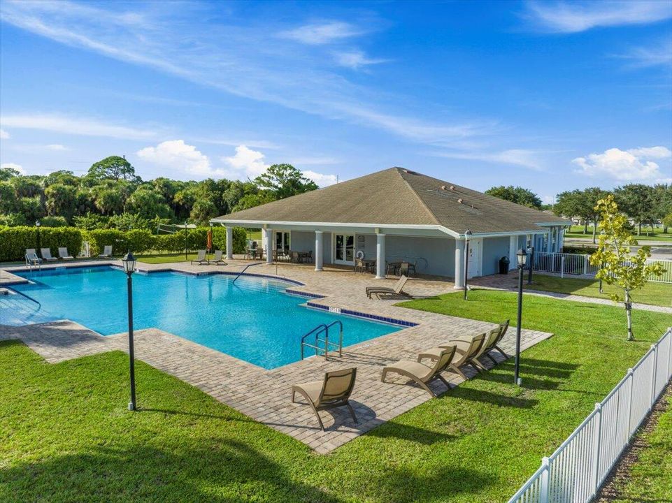 合同活跃: $310,000 (3 贝兹, 2 浴室, 1985 平方英尺)