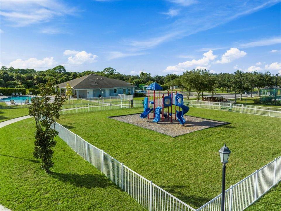 合同活跃: $310,000 (3 贝兹, 2 浴室, 1985 平方英尺)