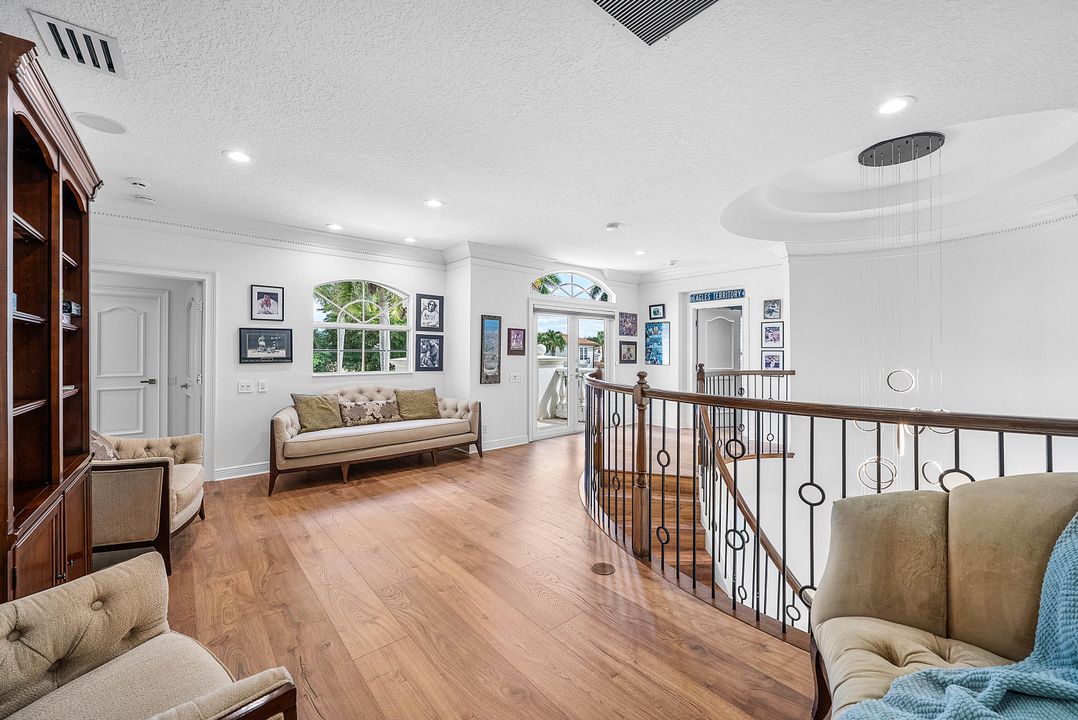 For Sale: $3,495,000 (5 beds, 5 baths, 4497 Square Feet)