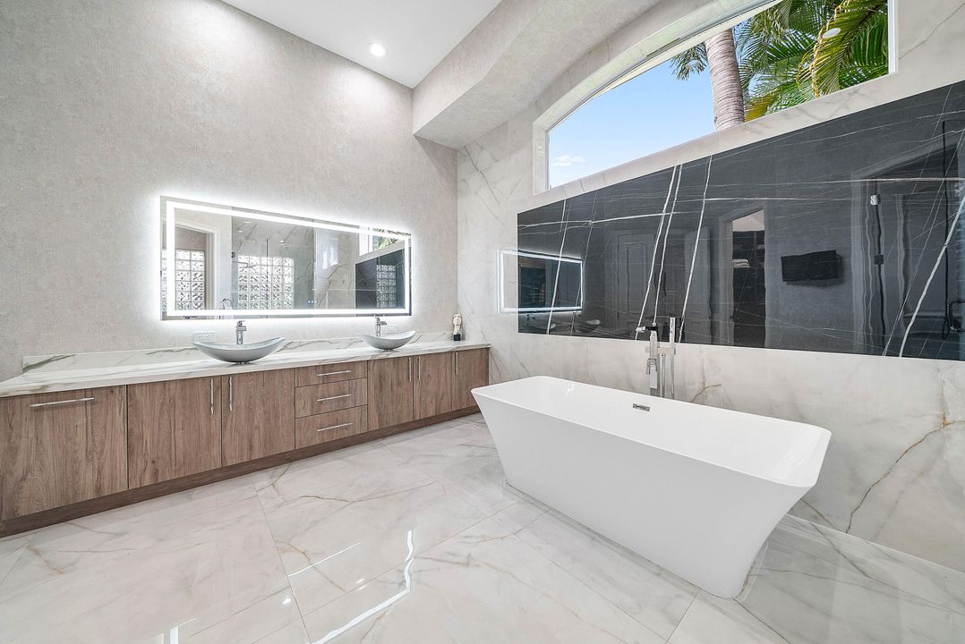 For Sale: $3,495,000 (5 beds, 5 baths, 4497 Square Feet)