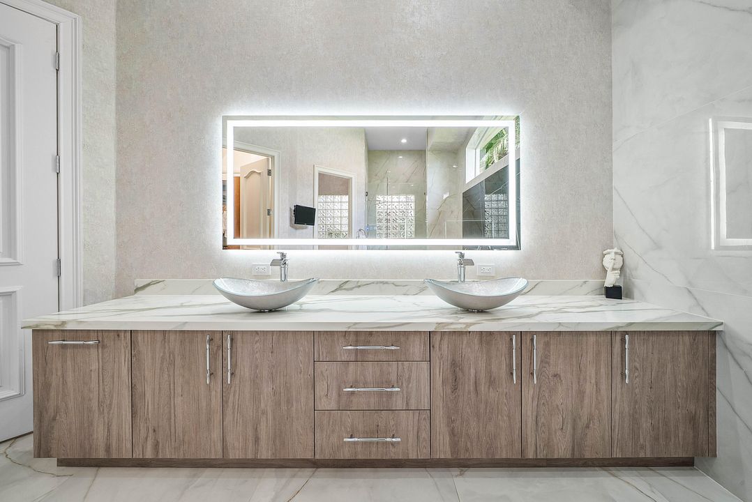 For Sale: $3,495,000 (5 beds, 5 baths, 4497 Square Feet)