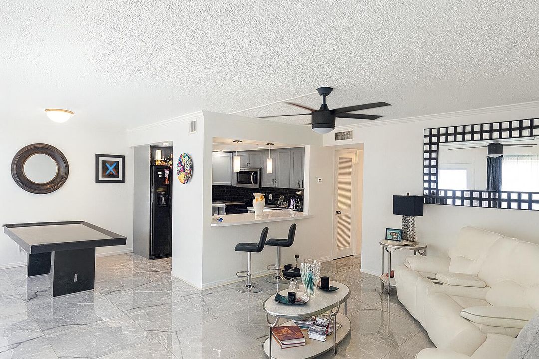 For Sale: $219,900 (2 beds, 2 baths, 1062 Square Feet)