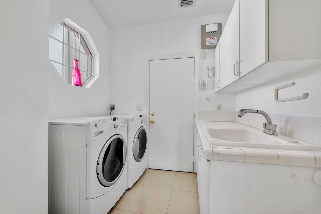 Active With Contract: $499,000 (3 beds, 3 baths, 2254 Square Feet)