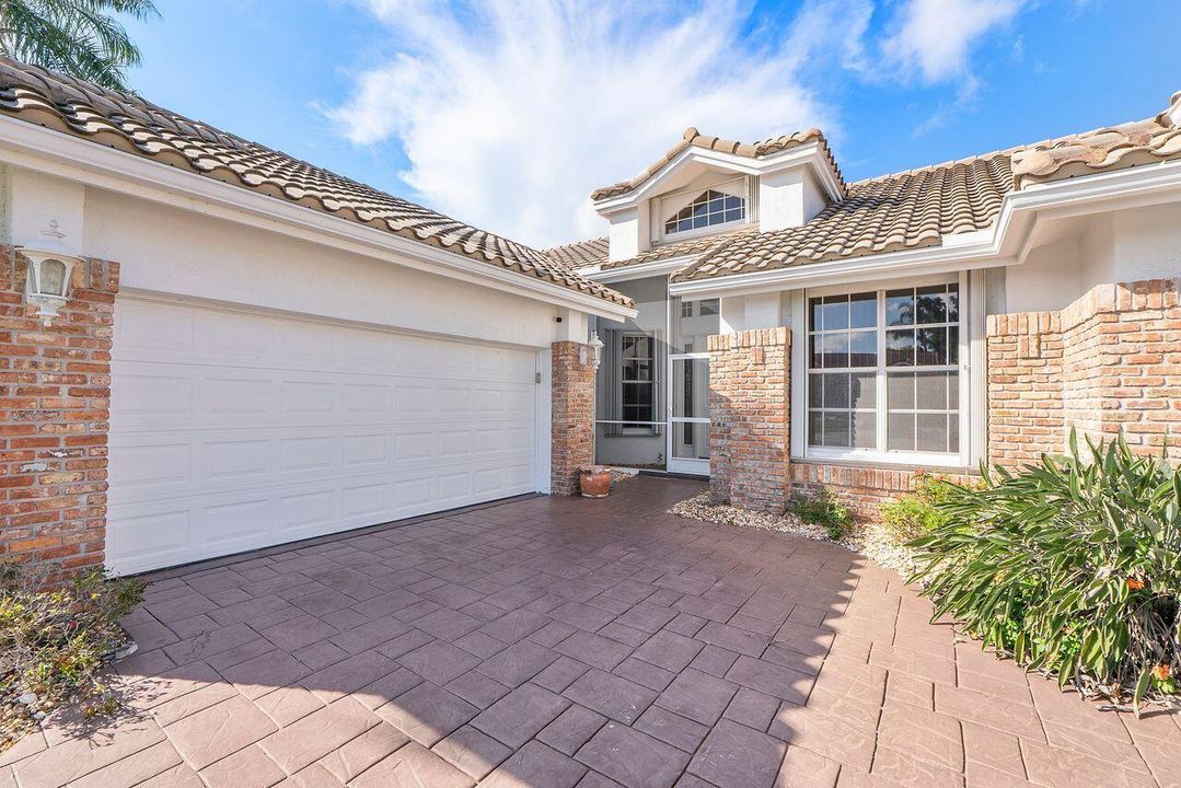 Active With Contract: $499,000 (3 beds, 3 baths, 2254 Square Feet)