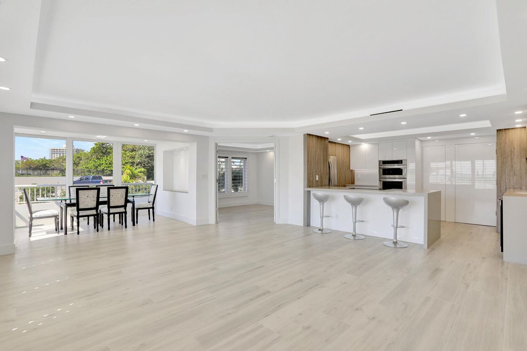 For Sale: $1,350,000 (2 beds, 2 baths, 1352 Square Feet)