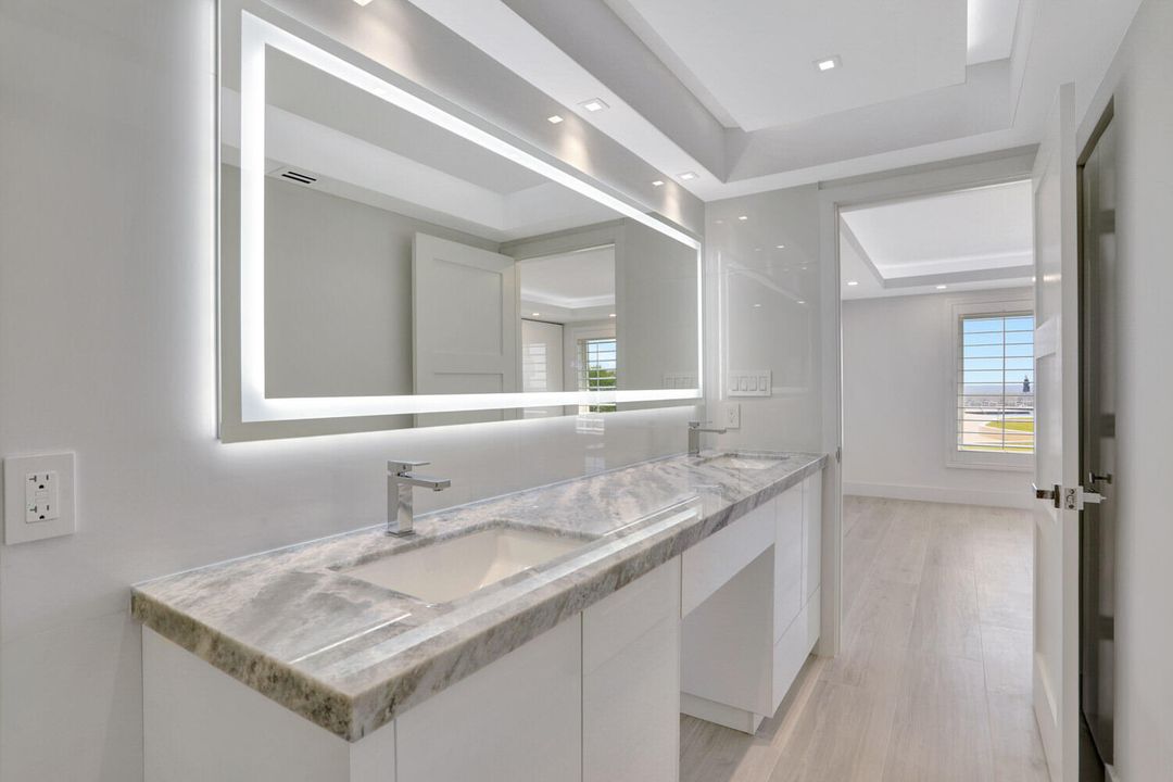 For Sale: $1,350,000 (2 beds, 2 baths, 1352 Square Feet)