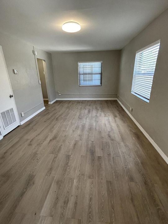 Activo con contrato: $1,250 (1 camas, 1 baños, 400 Pies cuadrados)