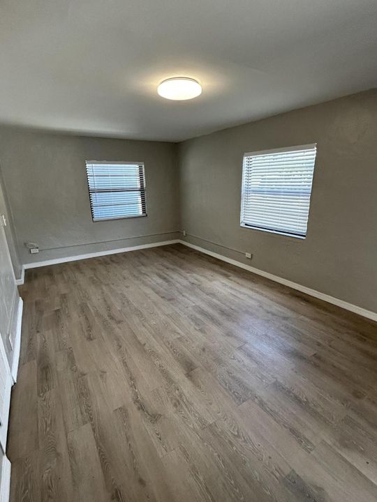 Activo con contrato: $1,250 (1 camas, 1 baños, 400 Pies cuadrados)