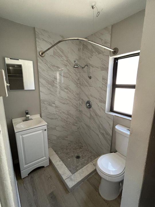 Activo con contrato: $1,250 (1 camas, 1 baños, 400 Pies cuadrados)