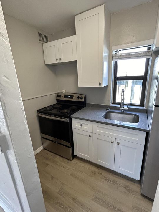 Activo con contrato: $1,250 (1 camas, 1 baños, 400 Pies cuadrados)