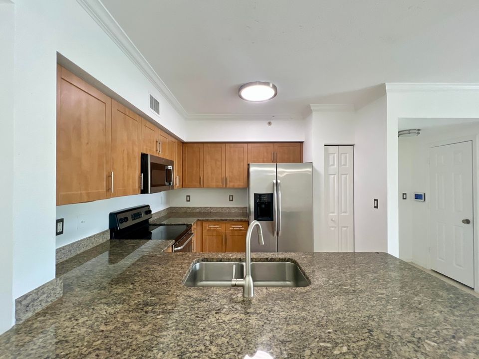 Под контрактом: $2,700 (3 спален, 2 ванн, 1381 Квадратных фут)