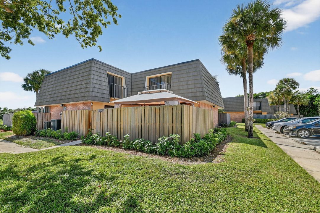 For Sale: $315,000 (2 beds, 2 baths, 1236 Square Feet)