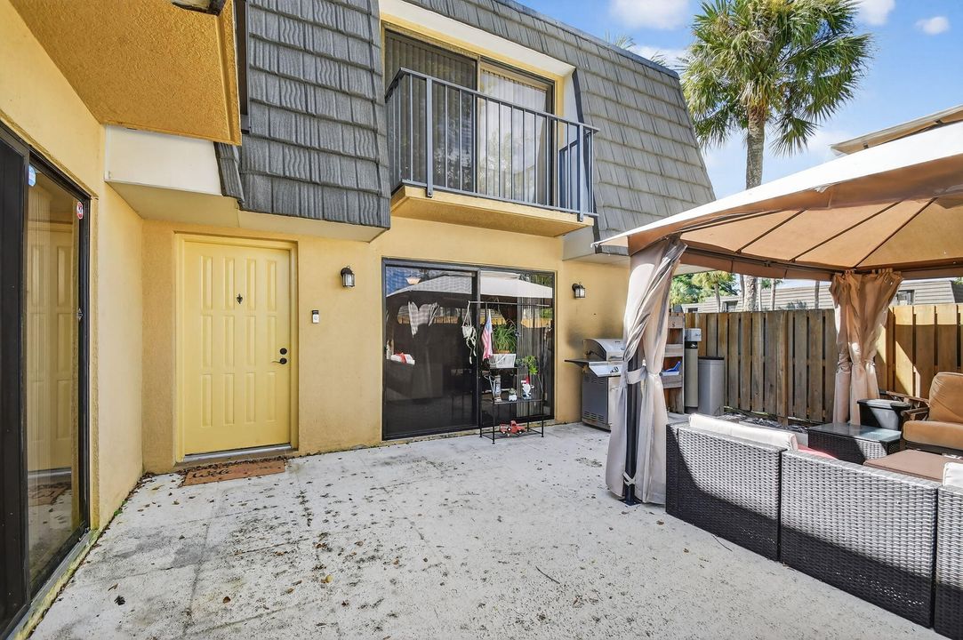 For Sale: $315,000 (2 beds, 2 baths, 1236 Square Feet)