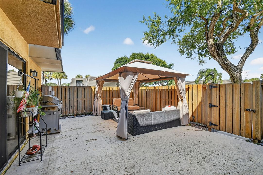 For Sale: $315,000 (2 beds, 2 baths, 1236 Square Feet)