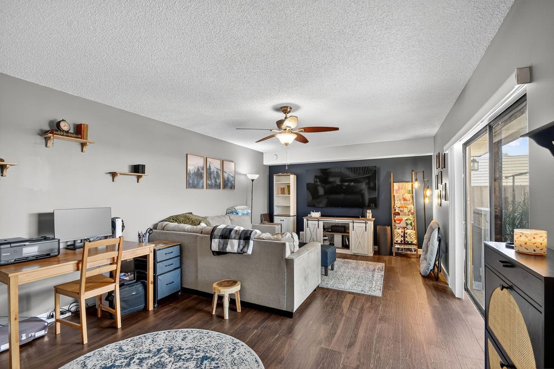 For Sale: $315,000 (2 beds, 2 baths, 1236 Square Feet)