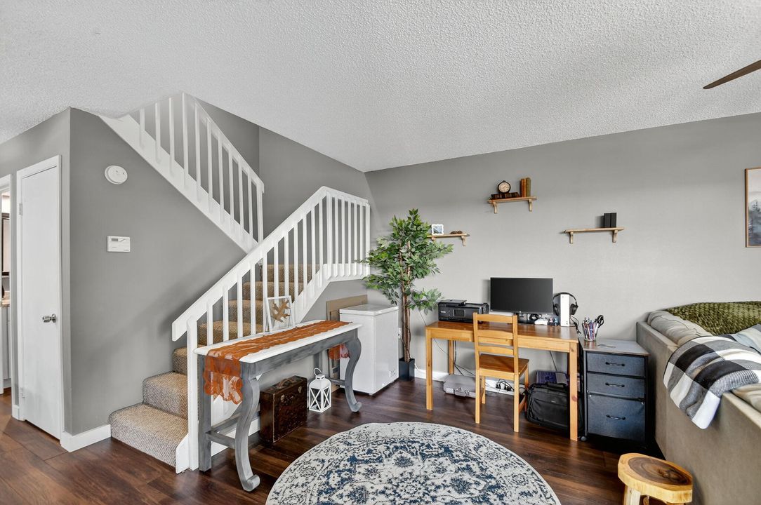 For Sale: $315,000 (2 beds, 2 baths, 1236 Square Feet)