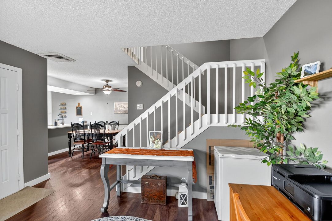 For Sale: $315,000 (2 beds, 2 baths, 1236 Square Feet)