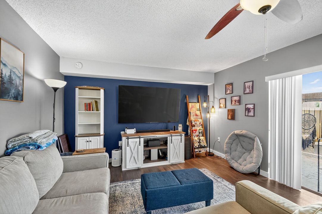 For Sale: $315,000 (2 beds, 2 baths, 1236 Square Feet)