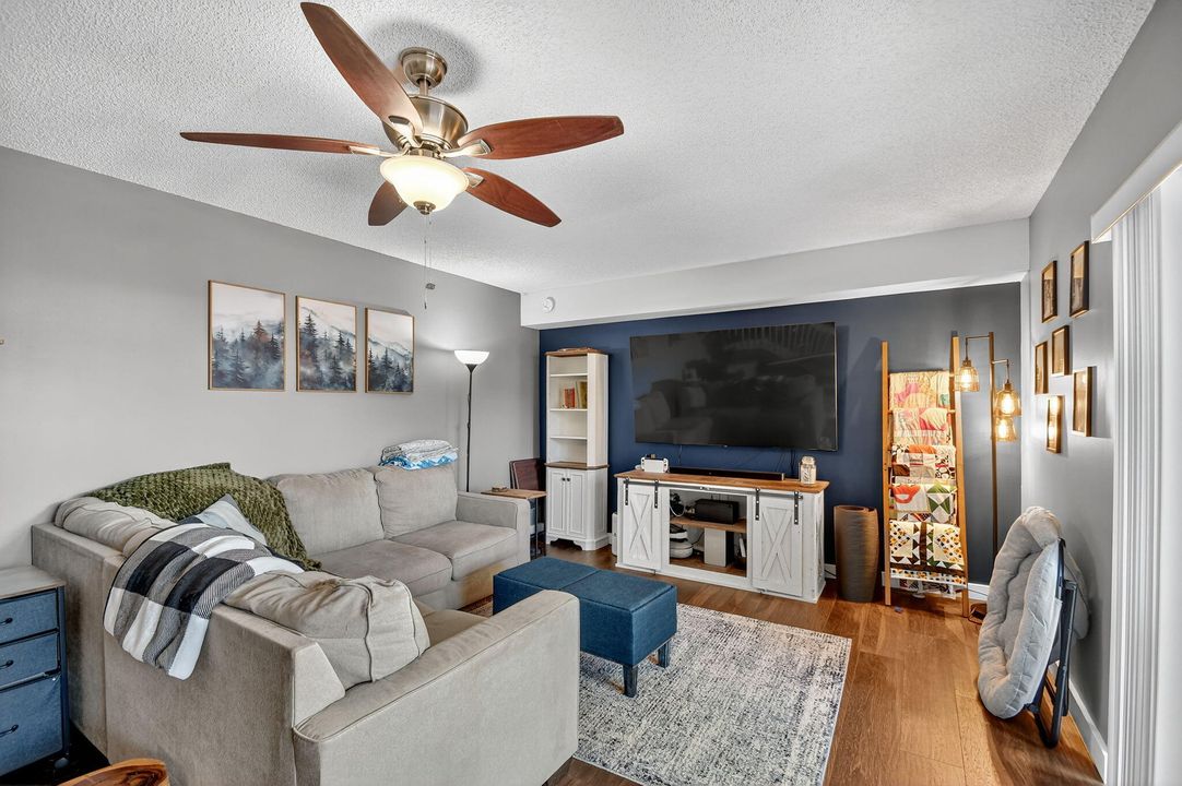 For Sale: $315,000 (2 beds, 2 baths, 1236 Square Feet)