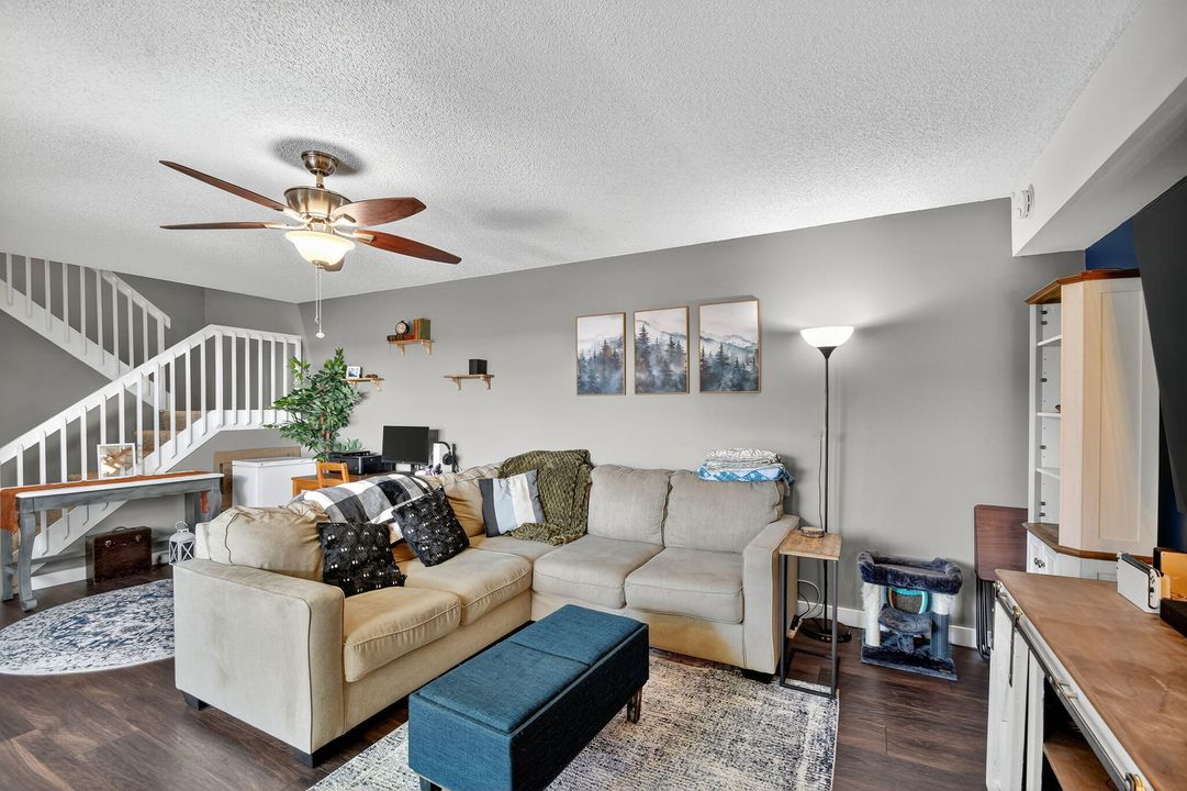 For Sale: $315,000 (2 beds, 2 baths, 1236 Square Feet)