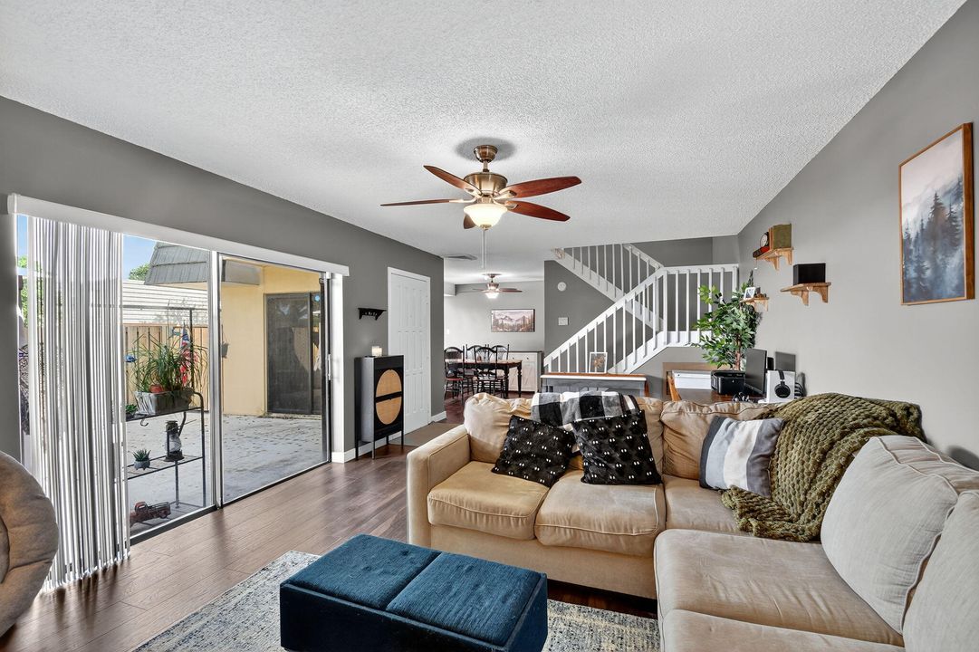 For Sale: $315,000 (2 beds, 2 baths, 1236 Square Feet)